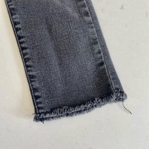 •Levi• Girls High rise straight ankle jeans with frayed ankles - Picture 6 of 8